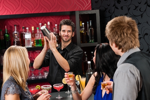 Professional showshakers prepare delicious cocktails at your events